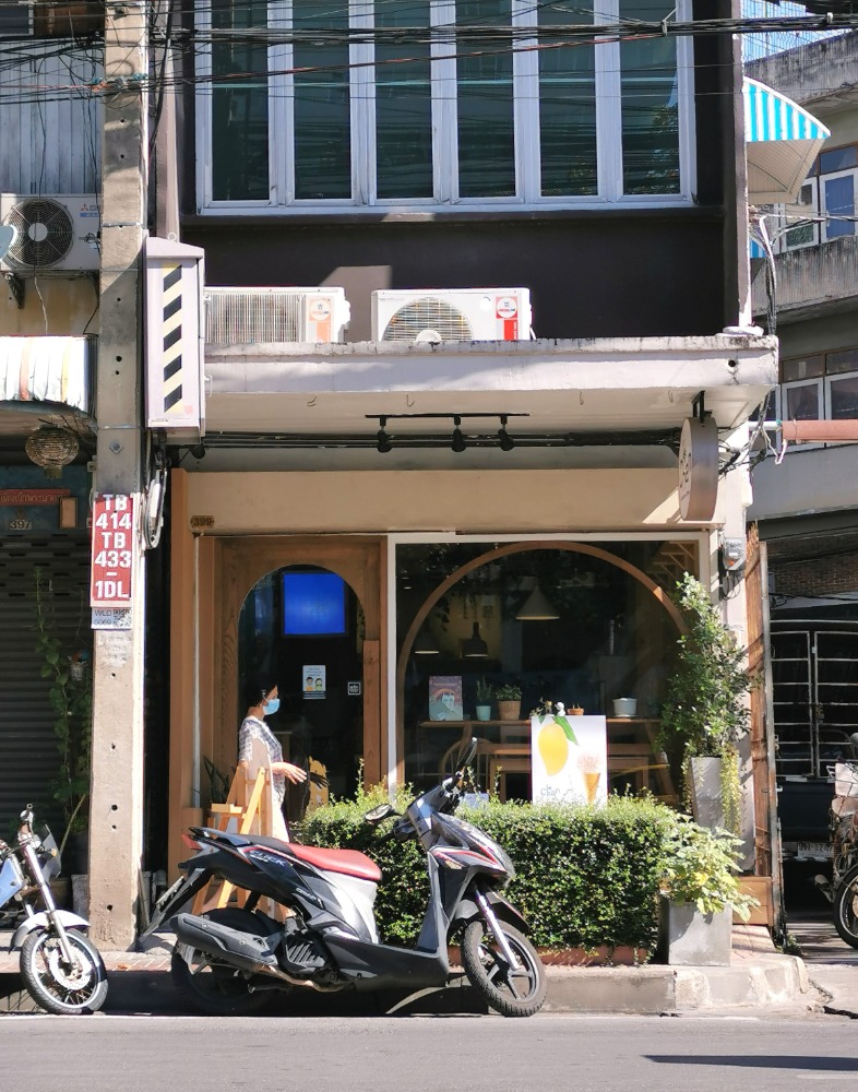เซ้งร้านค้า/ตลาดนัดวงเวียนใหญ่ เจริญนคร : เซ้งร้านคาเฟ่น้ำผลไม้ ตรงข้าม รพ.สมเด็จเจ้าพระยา ใกล้ BTS คลองสาน ล้ง 1919