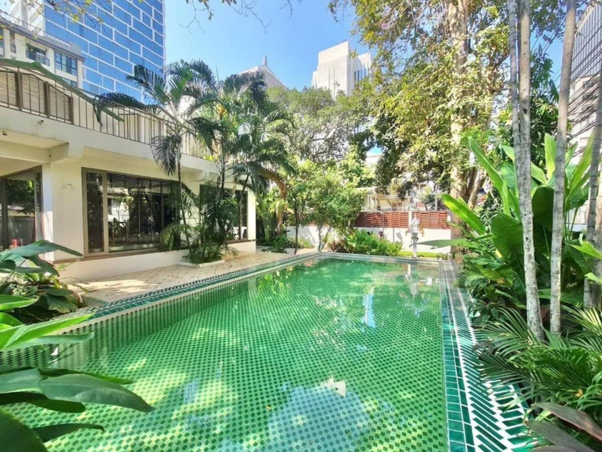 For RentHouseWitthayu, Chidlom, Langsuan, Ploenchit : For Rent Villa House Soi Tonson - Langsuan, Near Wireless RD., Ploenchit RD., Central Embassy