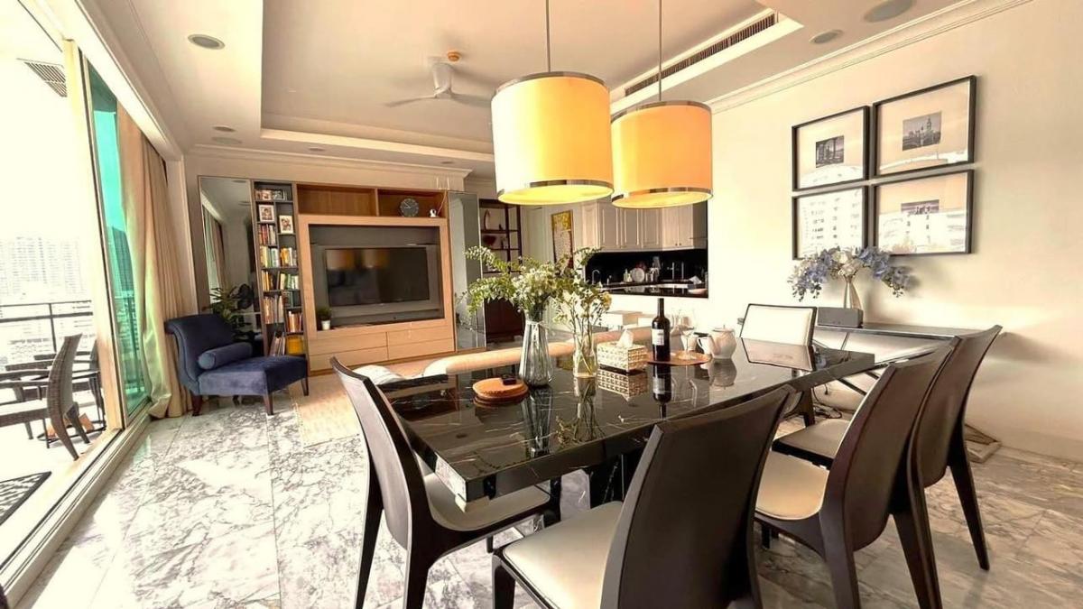 For SaleCondoSukhumvit, Asoke, Thonglor : 📢👇 Luxury place to live at Royce Private Residences Sukhumvit 31, fully furnished, private lift with large balcony unblocked sunset view, located in Em district area
