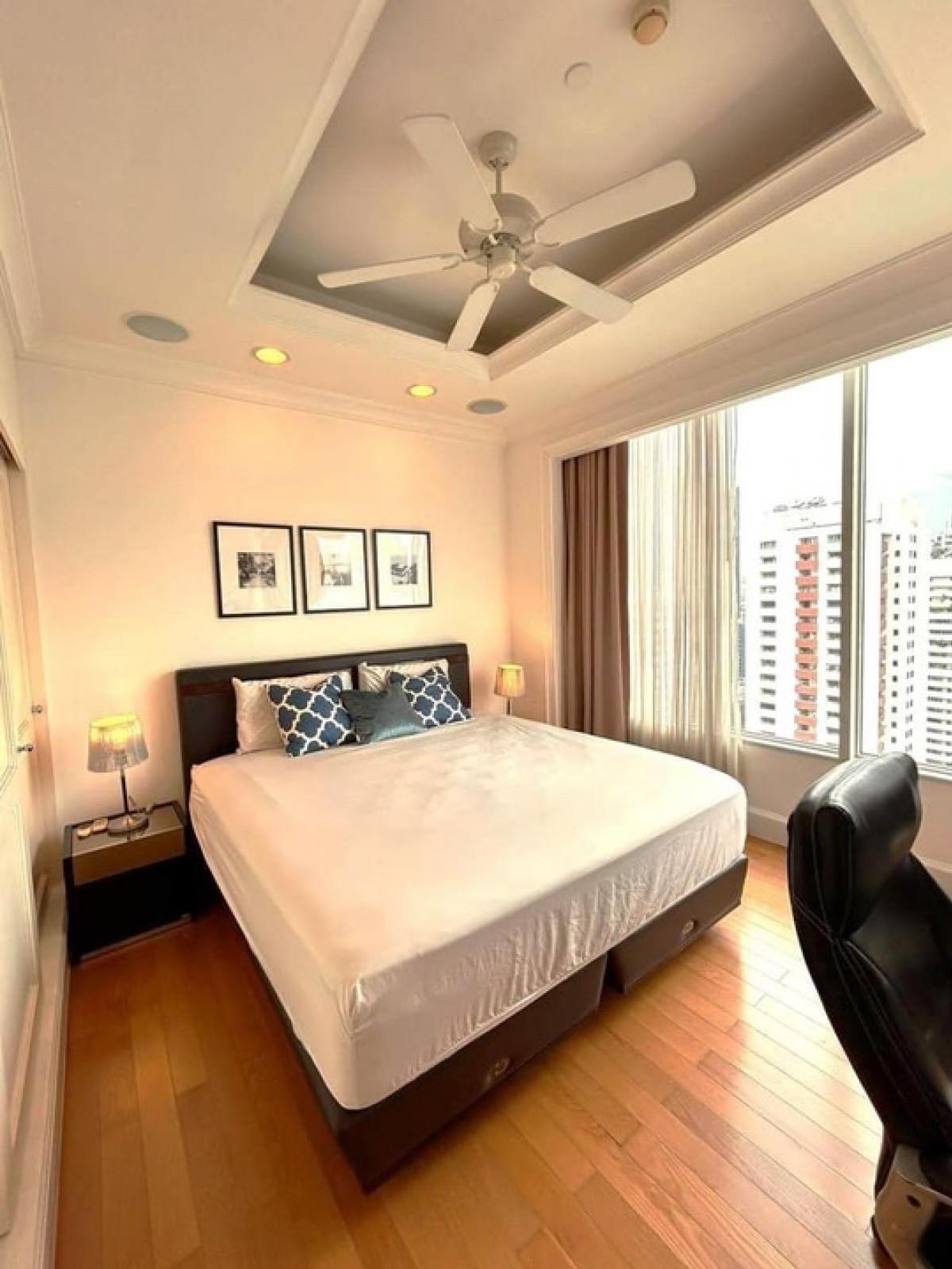 For SaleCondoSukhumvit, Asoke, Thonglor : 📢👇 Luxury place to live at Royce Private Residences Sukhumvit 31, fully furnished, private lift with large balcony unblocked sunset view, located in Em district area