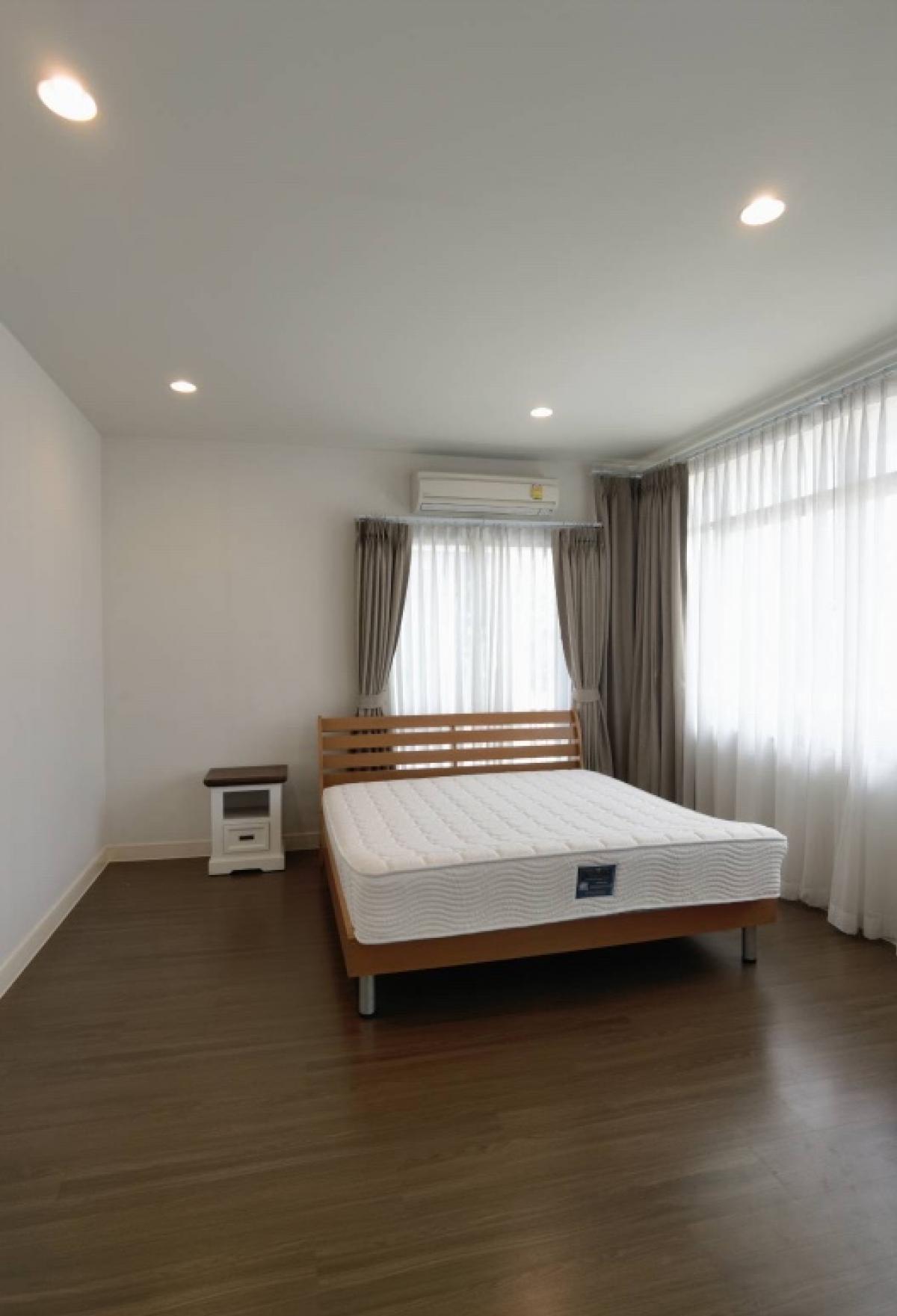 For RentHousePattanakan, Srinakarin : 📢👇 Living in good compound and good security at Setthasiri Krungthep Kreetha 1, near Brighton College International School, Wellington College International School Setthasiri Krungthep Kreetha