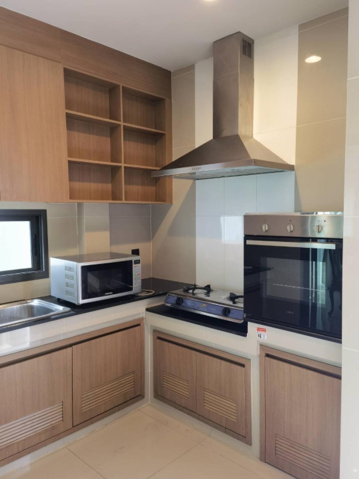 For RentHousePattanakan, Srinakarin : 📢👇 Living in good compound and good security at Setthasiri Krungthep Kreetha 1, near Brighton College International School, Wellington College International School Setthasiri Krungthep Kreetha