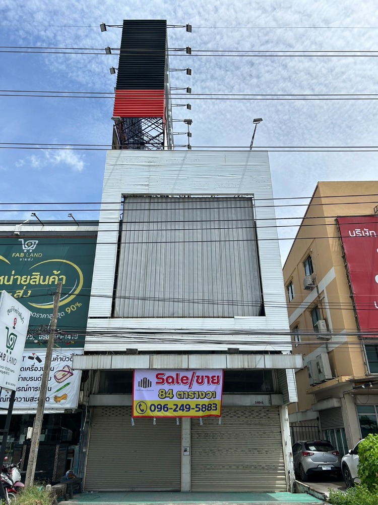 For SaleShop HousePattaya, Bangsaen, Chonburi : Located on Sukhumvit main road, with billboard included. You cant find this price anywhere else!! Selling a commercial building, 84 sq m, near Chatuchak Market, Chonburi, Samet Subdistrict, suitable for investment!!