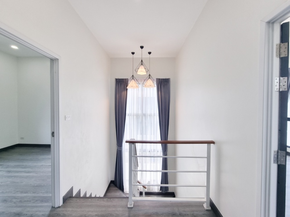 For SaleHouseLadkrabang, Suwannaphum Airport : K-5941 Urgent sale! Twin house, Pruksa WE/2 On Nut Rama 9, corner house, near Airport Link