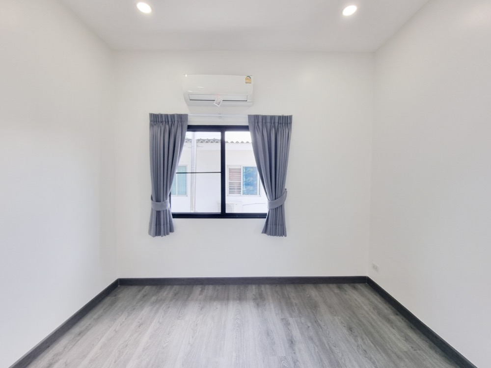 For SaleHouseLadkrabang, Suwannaphum Airport : K-5941 Urgent sale! Twin house, Pruksa WE/2 On Nut Rama 9, corner house, near Airport Link