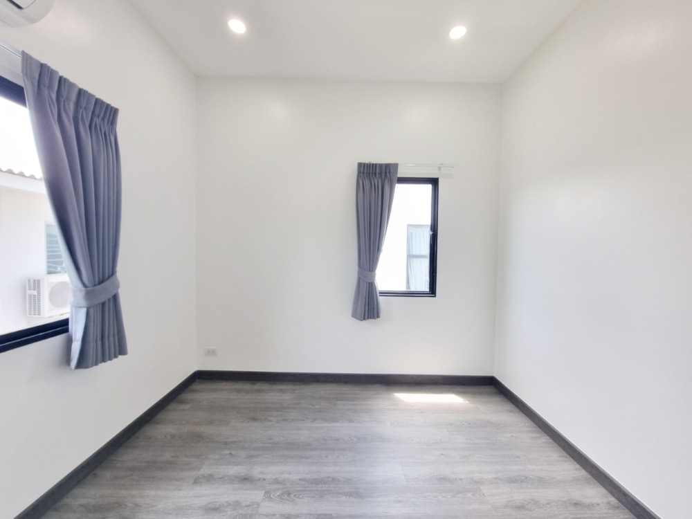 For SaleHouseLadkrabang, Suwannaphum Airport : K-5941 Urgent sale! Twin house, Pruksa WE/2 On Nut Rama 9, corner house, near Airport Link