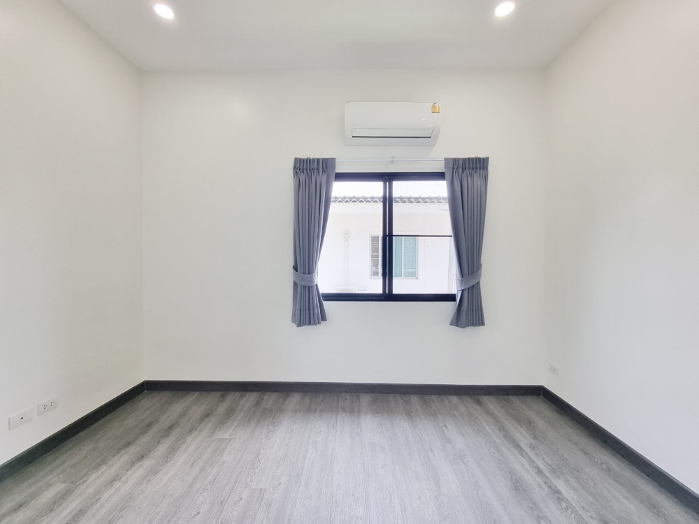 For SaleHouseLadkrabang, Suwannaphum Airport : K-5941 Urgent sale! Twin house, Pruksa WE/2 On Nut Rama 9, corner house, near Airport Link