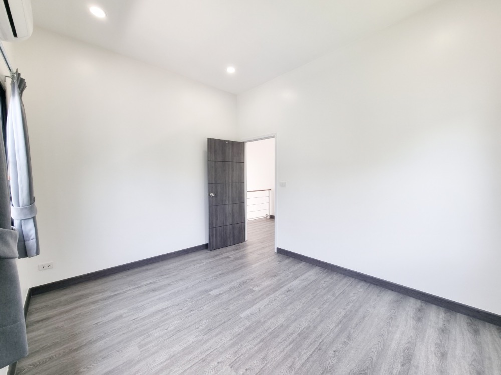 For SaleHouseLadkrabang, Suwannaphum Airport : K-5941 Urgent sale! Twin house, Pruksa WE/2 On Nut Rama 9, corner house, near Airport Link