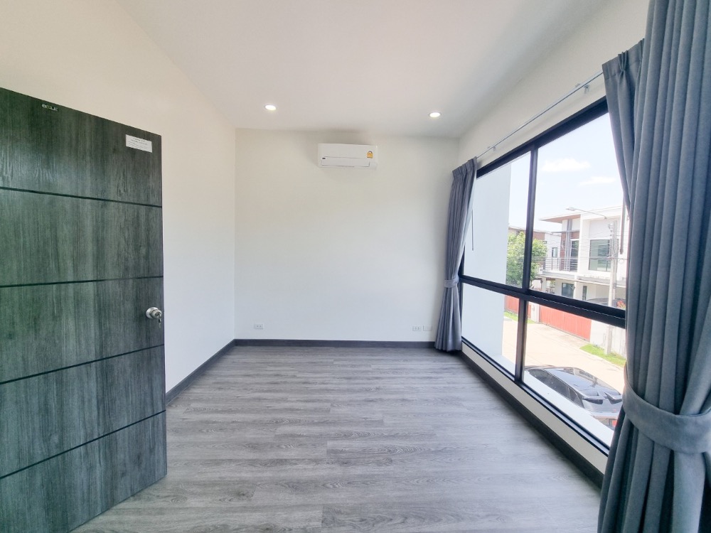 For SaleHouseLadkrabang, Suwannaphum Airport : K-5941 Urgent sale! Twin house, Pruksa WE/2 On Nut Rama 9, corner house, near Airport Link