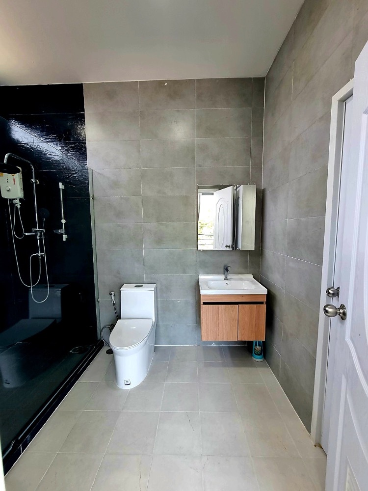 For SaleHouseLadkrabang, Suwannaphum Airport : K-5941 Urgent sale! Twin house, Pruksa WE/2 On Nut Rama 9, corner house, near Airport Link