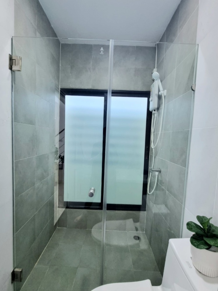 For SaleHouseLadkrabang, Suwannaphum Airport : K-5941 Urgent sale! Twin house, Pruksa WE/2 On Nut Rama 9, corner house, near Airport Link