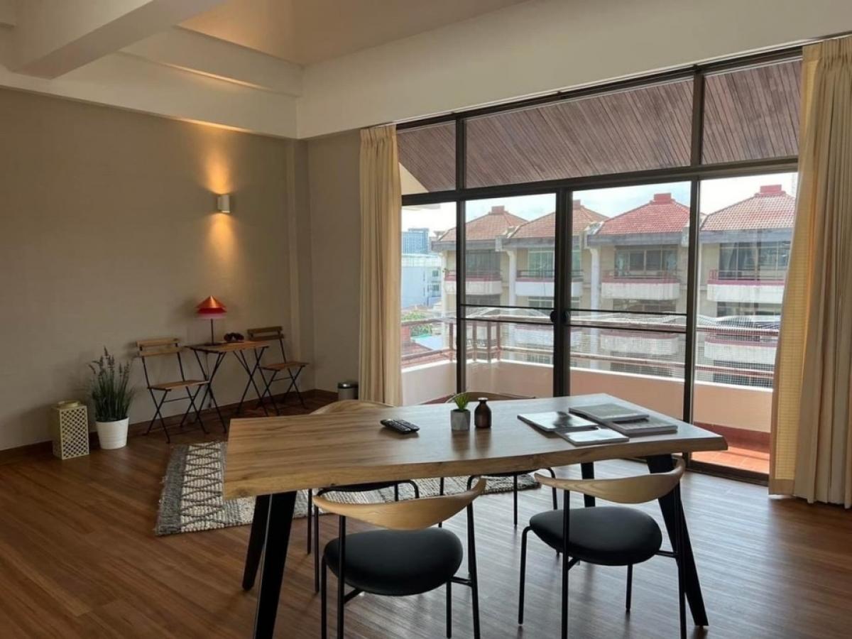 ขายทาวน์โฮมพัฒนาการ ศรีนครินทร์ : 📢👇 Baan Green Town, 5 storey townhouse, rent period at least 2 years, pet not allowed, pool view, fully furnished, ready to move in
