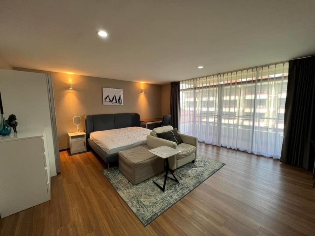 ขายทาวน์โฮมพัฒนาการ ศรีนครินทร์ : 📢👇 Baan Green Town, 5 storey townhouse, rent period at least 2 years, pet not allowed, pool view, fully furnished, ready to move in