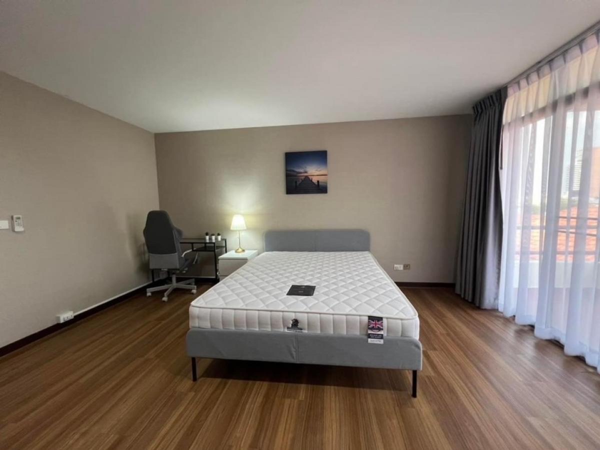 ขายทาวน์โฮมพัฒนาการ ศรีนครินทร์ : 📢👇 Baan Green Town, 5 storey townhouse, rent period at least 2 years, pet not allowed, pool view, fully furnished, ready to move in