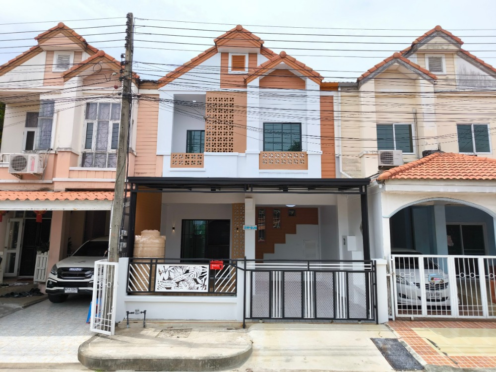 ขายบ้านปทุมธานี รังสิต ธรรมศาสตร์ : ขายทาวน์เฮาส์ หมู่บ้าน วรารักษ์ รังสิตคลอง3 รีโนเวทใหม่ สไตล์มินิมอล