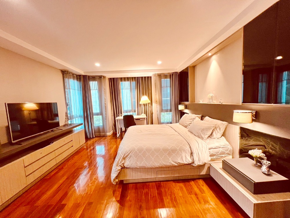 For RentTownhomeSukhumvit, Asoke, Thonglor : H0438😊 For RENT For rent, 4-storey home office, 🚪1 bedroom🚄near BTS Thonglor🏢Thonglor🔔House area: 10.00 sq.wa.🔔Usable area: 90.00 sq.m.💲Rent: 55,000฿📞O99-5919653,O65-9423251✅LineID:@sureresidence