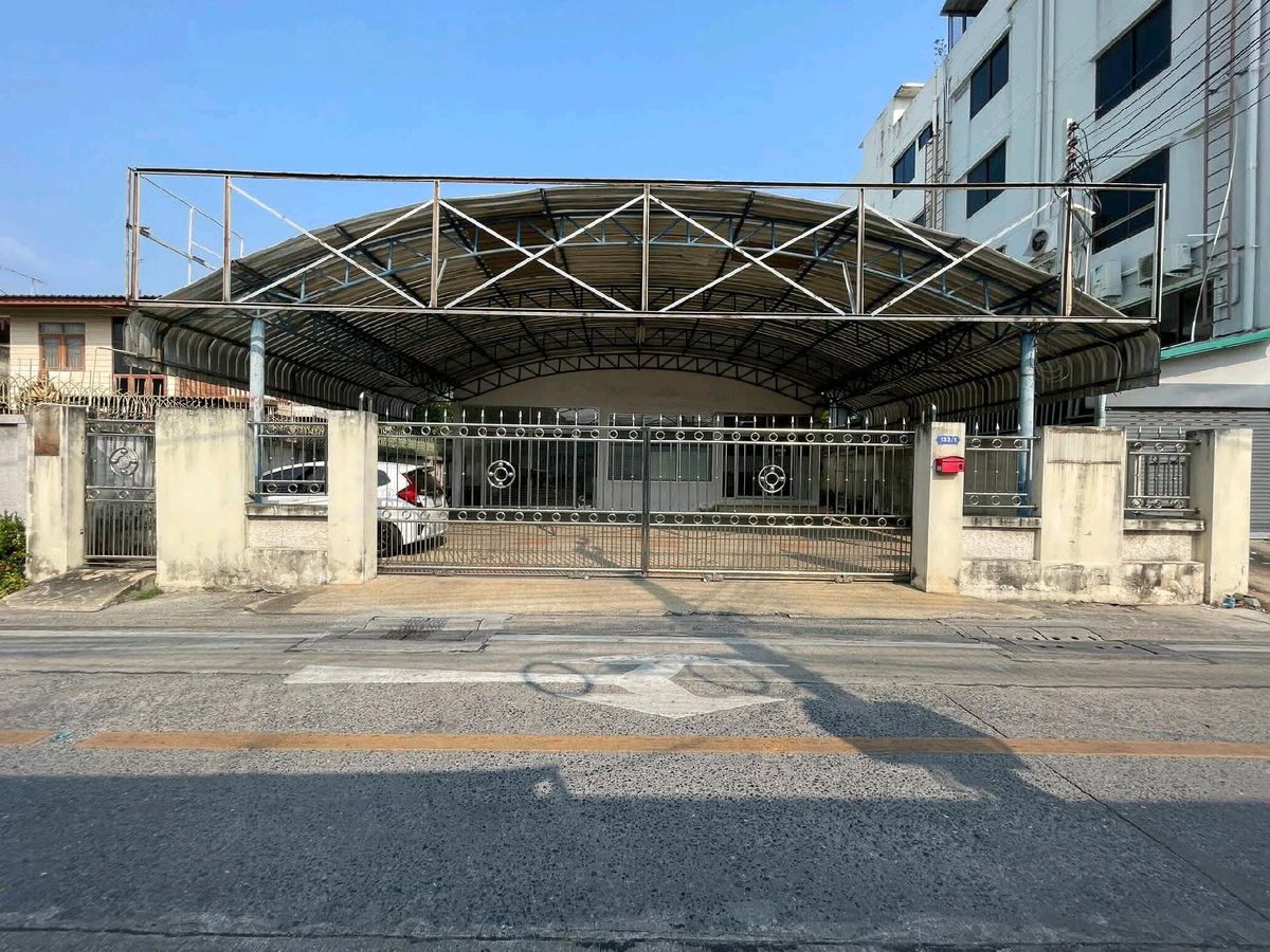 For RentOfficeLadprao101, Happy Land, The Mall Bang Kapi : For rent: 6-storey office, near MRT Lat Phrao 101, only 450 m.