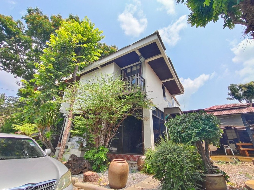 For SaleHouseRamkhamhaeng, Hua Mak : Land with 4 houses, 229 sq.w., Ramkhamhaeng 16 area, in front of The Mall Ramkhamhaeng, near Rama 9 Road, near BTS Orange Line