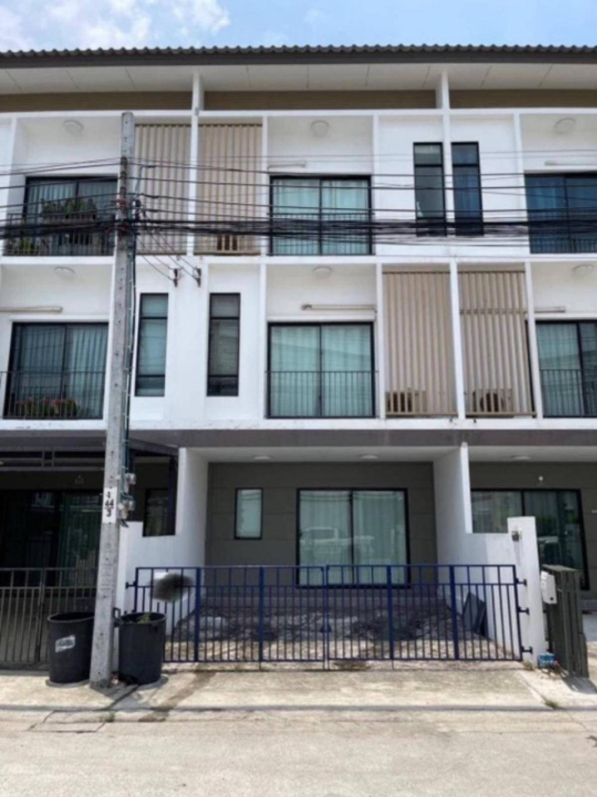 For SaleTownhomePattanakan, Srinakarin : Townhouse for sale, 3 floors, Patio Srinakarin Rama 9