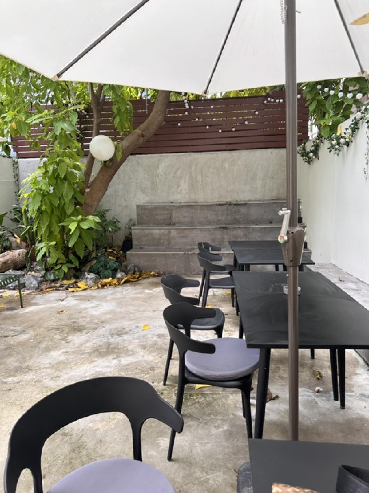 For SaleTownhomeSukhumvit, Asoke, Thonglor : For sale: 4-storey townhouse on Sukhumvit 49 Road, near Samitivej Hospital