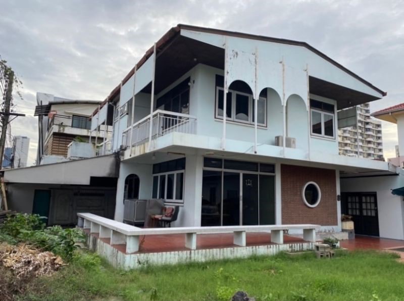 ขายที่ดินรัชดา ห้วยขวาง : ขายที่ดินพร้อมสิ่งปลูกสร้างขนาด 217 ตรว. แปลงมุม รัชดา-สุทธิสาร ซอยจิ๊ปดำริห์ ใกล้แหล่งธุรกิจหลายทำเล อารีย์ พหลโยธิน รัชดา และห้วยขวาง