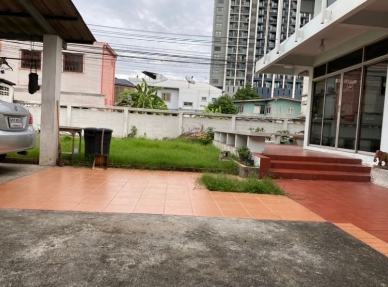 ขายที่ดินรัชดา ห้วยขวาง : ขายที่ดินพร้อมสิ่งปลูกสร้างขนาด 217 ตรว. แปลงมุม รัชดา-สุทธิสาร ซอยจิ๊ปดำริห์ ใกล้แหล่งธุรกิจหลายทำเล อารีย์ พหลโยธิน รัชดา และห้วยขวาง