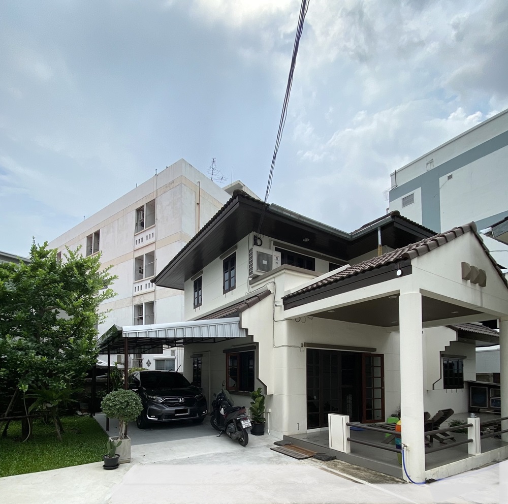 For SaleHouseChaengwatana, Muangthong : Single house for sale, 109 sq m, on Ngamwongwan Road, opposite Kasetsart University.