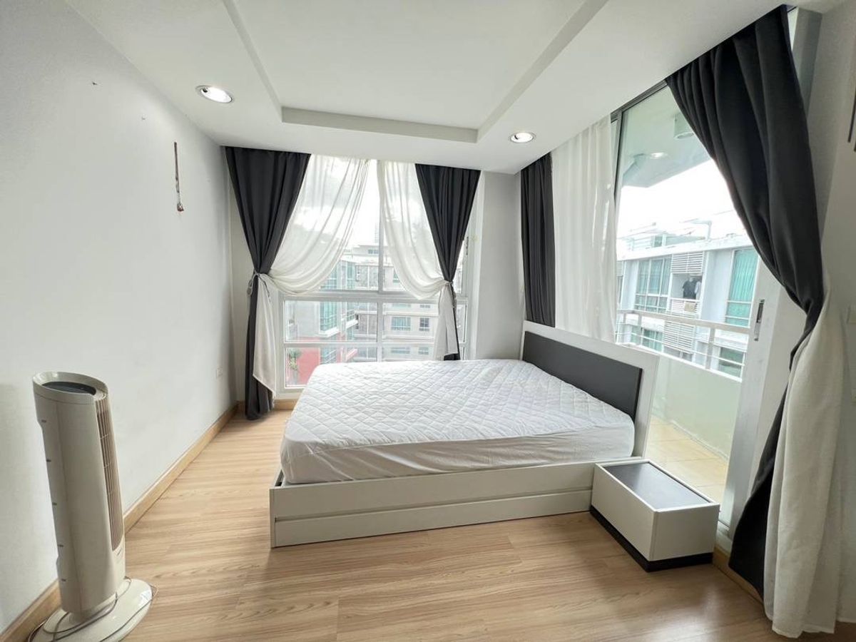 For RentCondoRatchadapisek, Huaikwang, Suttisan : 🏢 Condo for rent: The Kris 5, Soi Ratchada 17, near MRT Sutthisan