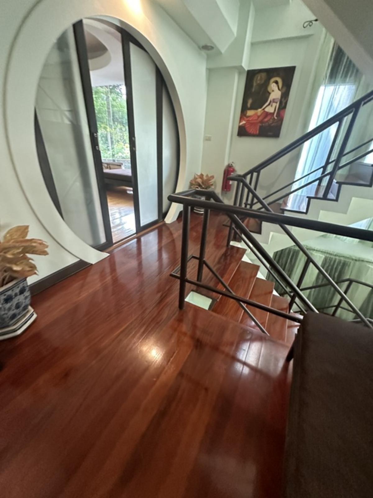 For SaleHome OfficeSukhumvit, Asoke, Thonglor : Land for sale with 3-storey building, Sukhumvit 39, area 135 square wah