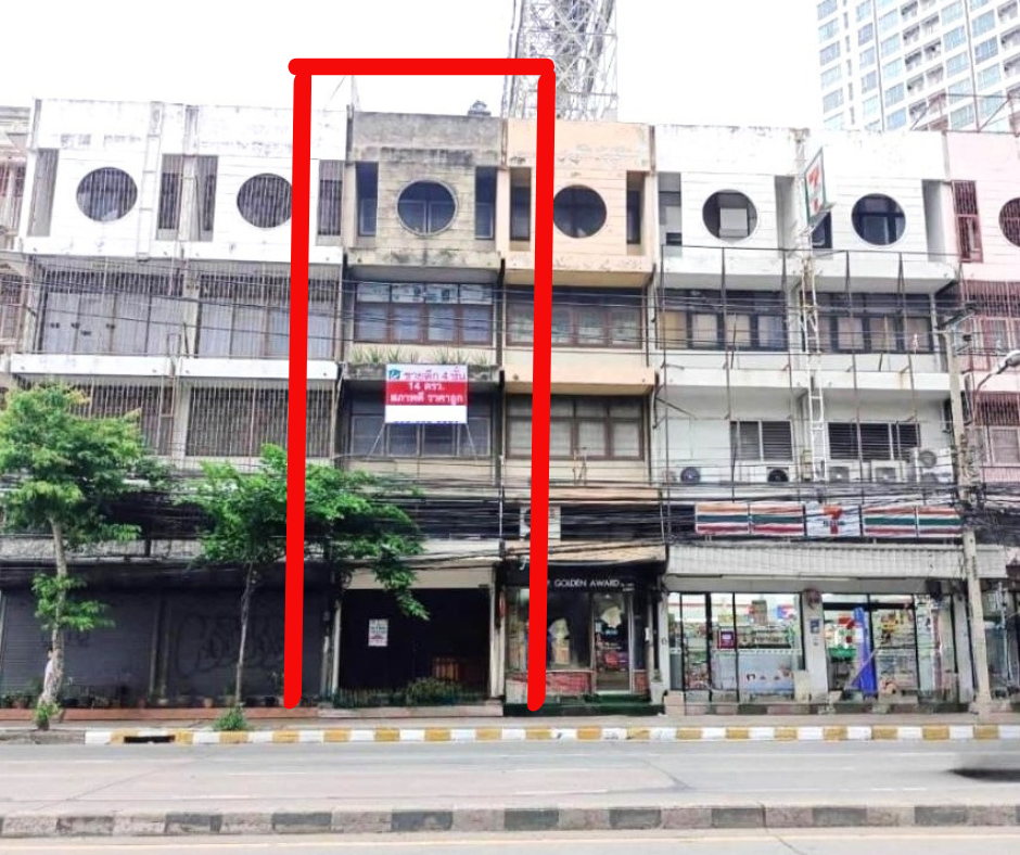 ขายอาคารพาณิชย์ลาดพร้าว เซ็นทรัลลาดพร้าว : ขาย ตึกแถว 4 ชั้นครึ่ง ลาดพร้าว 22 ติดถนนใหญ่ เหมาะสำหรับค้าขายหรือสามารถทำสำนักงานเป็นออฟฟิศได้ ทำเลดี เดินทางสะดวก ใกล้รถไฟฟ้า MRT สถานีลาดพร้าว