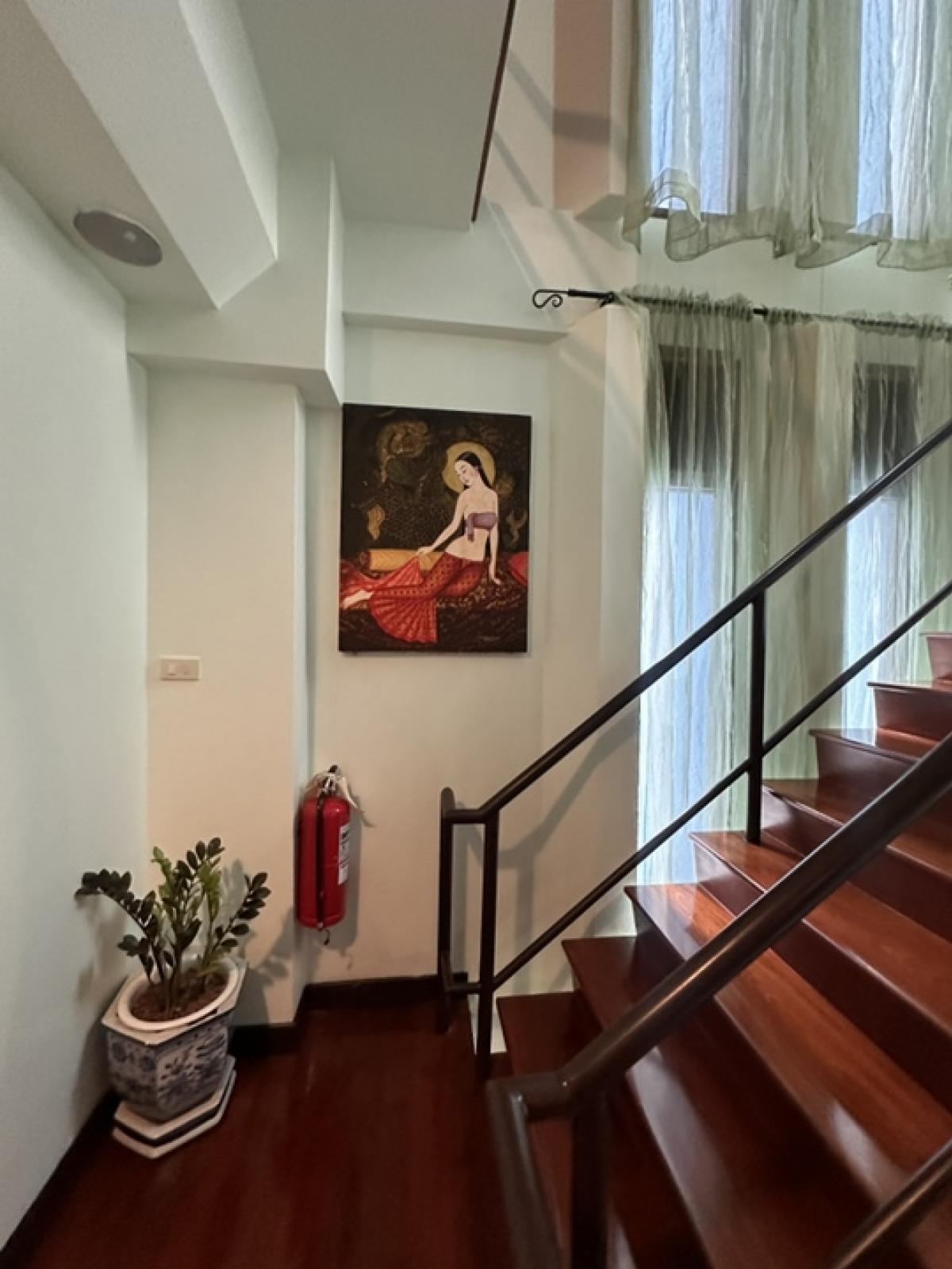 For SaleHome OfficeSukhumvit, Asoke, Thonglor : Land for sale with 3-storey building, Sukhumvit 39, area 135 square wah