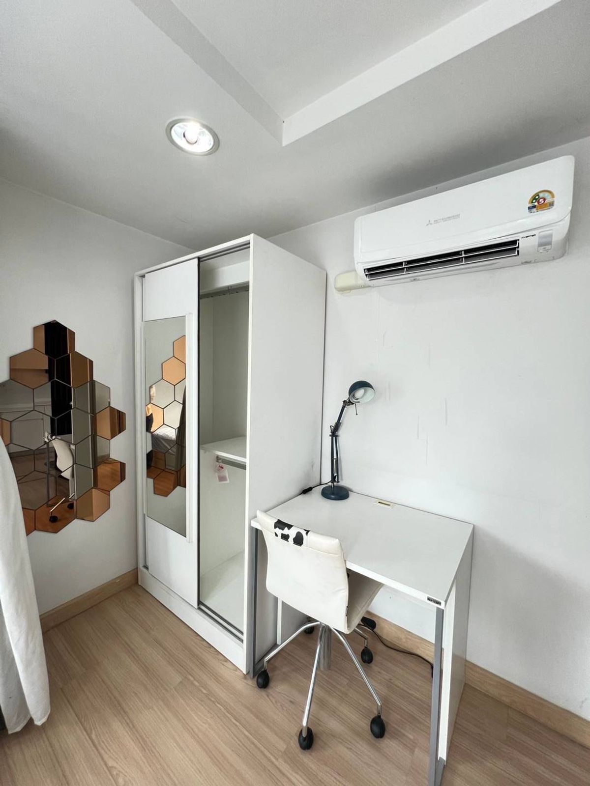 For RentCondoRatchadapisek, Huaikwang, Suttisan : 🏢 Condo for rent: The Kris 5, Soi Ratchada 17, near MRT Sutthisan