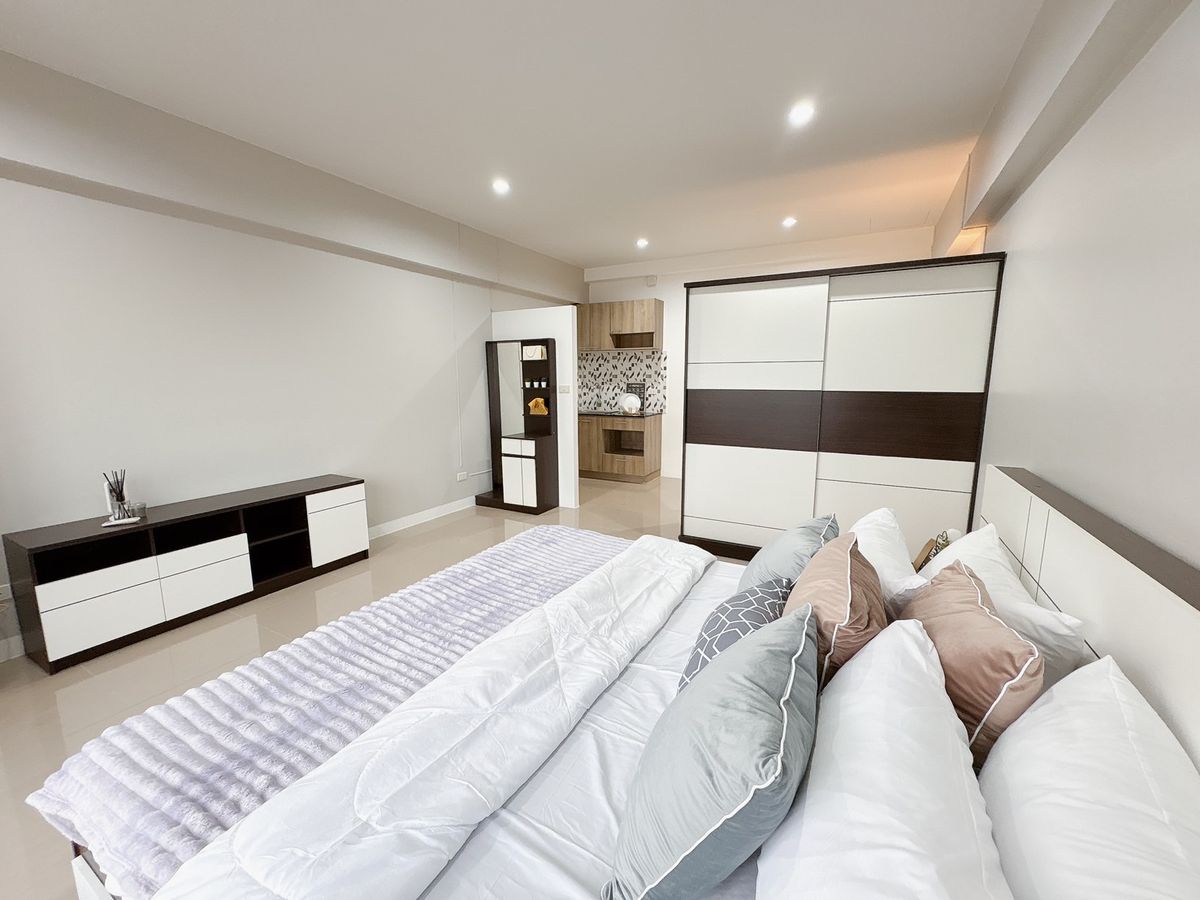 ขายคอนโดเกษตรศาสตร์ รัชโยธิน : ห้องใหญ่ 38 ตารางเมตรคอนโดติดรถไฟฟ้า สถานีรัชโยธิน เฟอร์ครบ พร้อมอยู่ วิวโล่ง ถูก  2.15 ลบ.    (P-431)