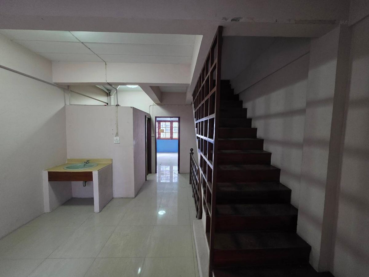 ให้เช่าอาคารพาณิชย์พัฒนาการ ศรีนครินทร์ : ให้เช่าอาคารพาณิชย์  ใกล้ รถไฟสีเหลือง ศรีแบริ่ง เพียง 2 นาที