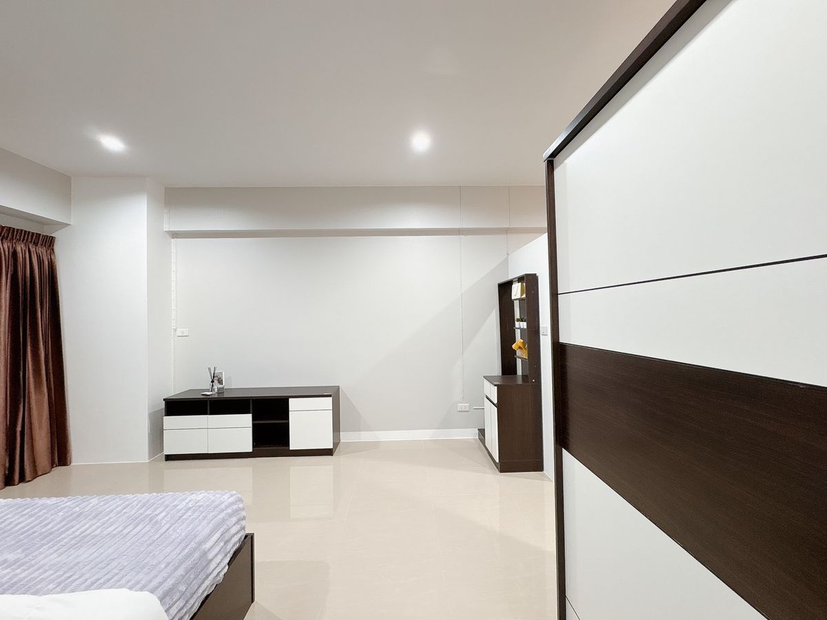 ขายคอนโดเกษตรศาสตร์ รัชโยธิน : ห้องใหญ่ 38 ตารางเมตรคอนโดติดรถไฟฟ้า สถานีรัชโยธิน เฟอร์ครบ พร้อมอยู่ วิวโล่ง ถูก  2.15 ลบ.    (P-431)