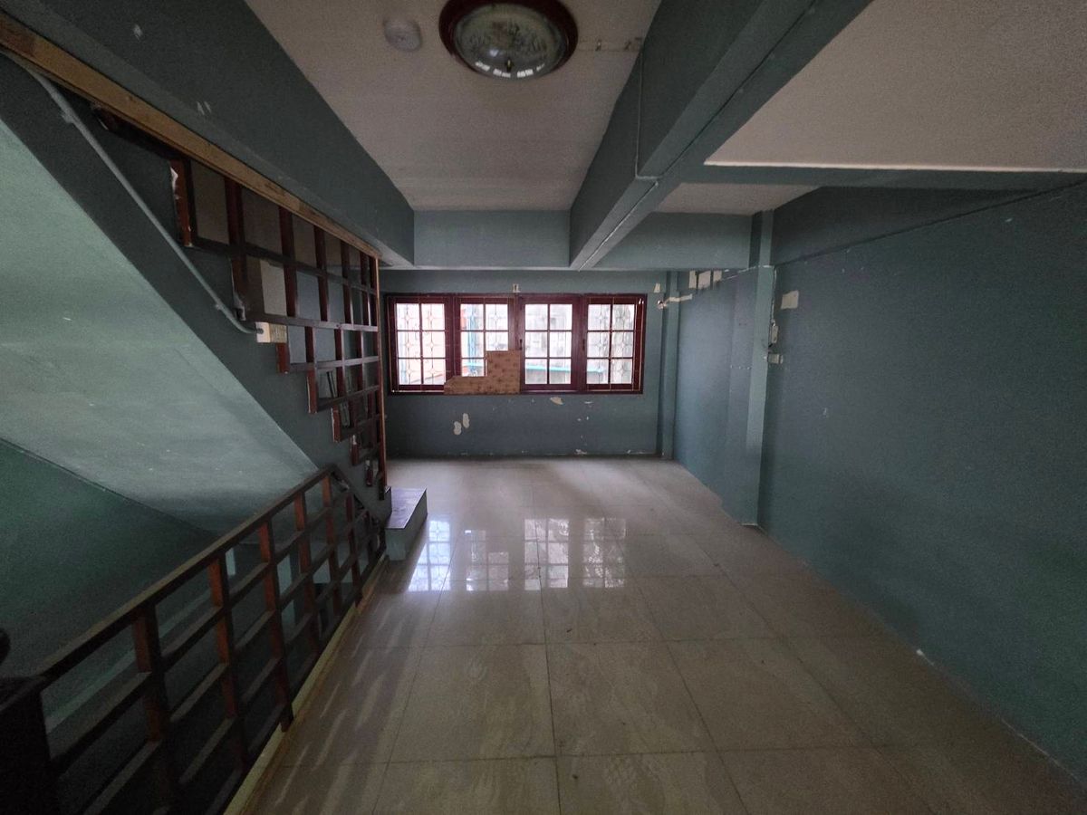 ให้เช่าอาคารพาณิชย์พัฒนาการ ศรีนครินทร์ : ให้เช่าอาคารพาณิชย์  ใกล้ รถไฟสีเหลือง ศรีแบริ่ง เพียง 2 นาที