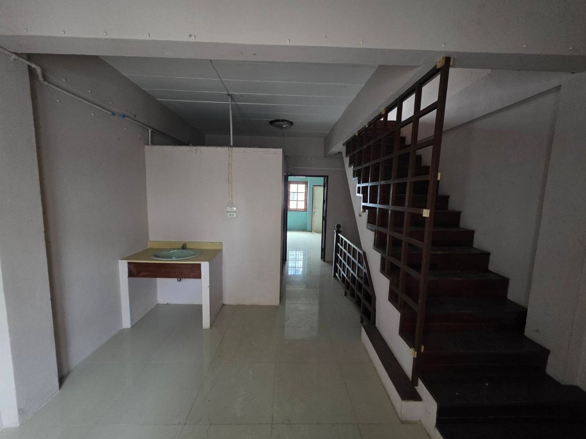 ให้เช่าอาคารพาณิชย์พัฒนาการ ศรีนครินทร์ : ให้เช่าอาคารพาณิชย์  ใกล้ รถไฟสีเหลือง ศรีแบริ่ง เพียง 2 นาที