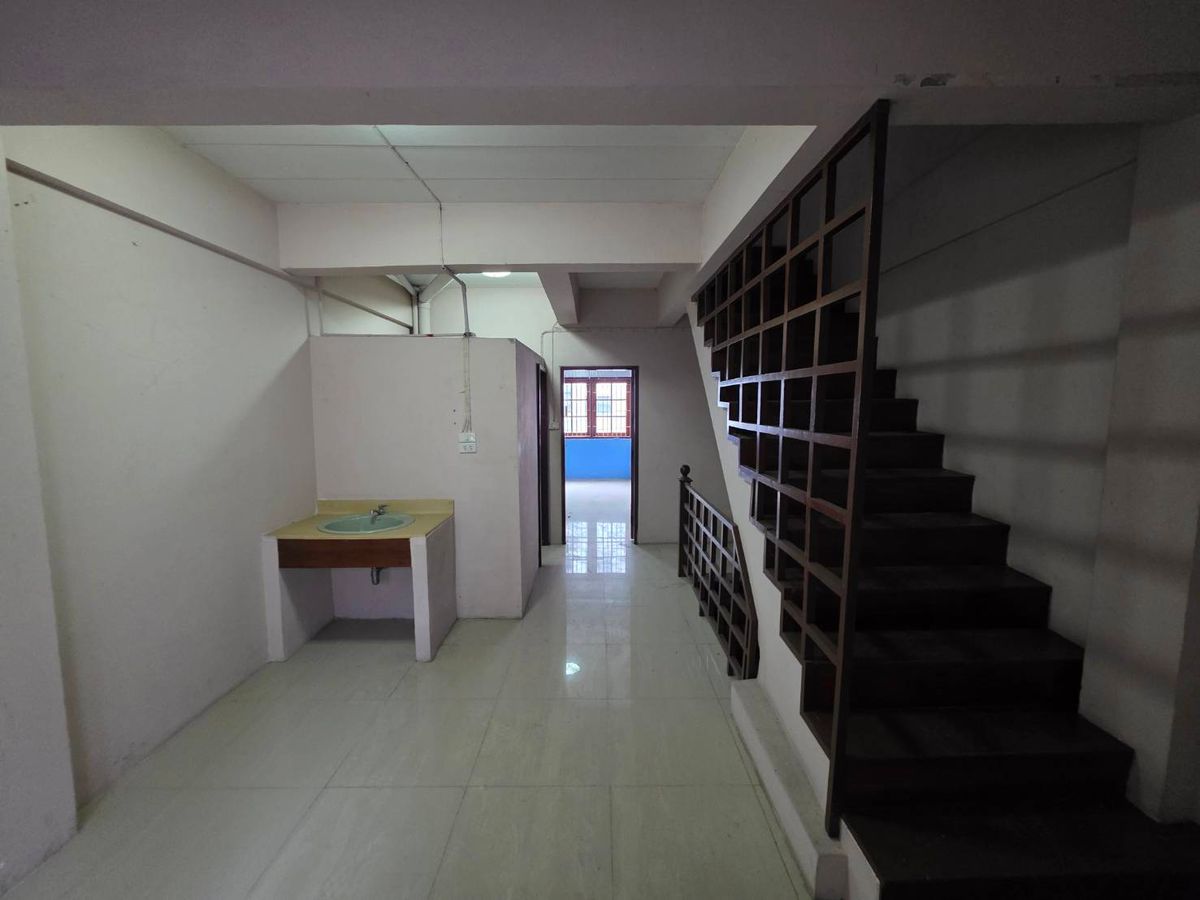 ให้เช่าอาคารพาณิชย์พัฒนาการ ศรีนครินทร์ : ให้เช่าอาคารพาณิชย์  ใกล้ รถไฟสีเหลือง ศรีแบริ่ง เพียง 2 นาที