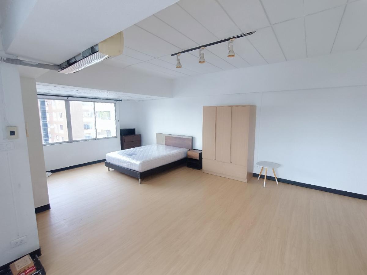 Very good value!!! Large condo, corner room, 45 sq m., recently