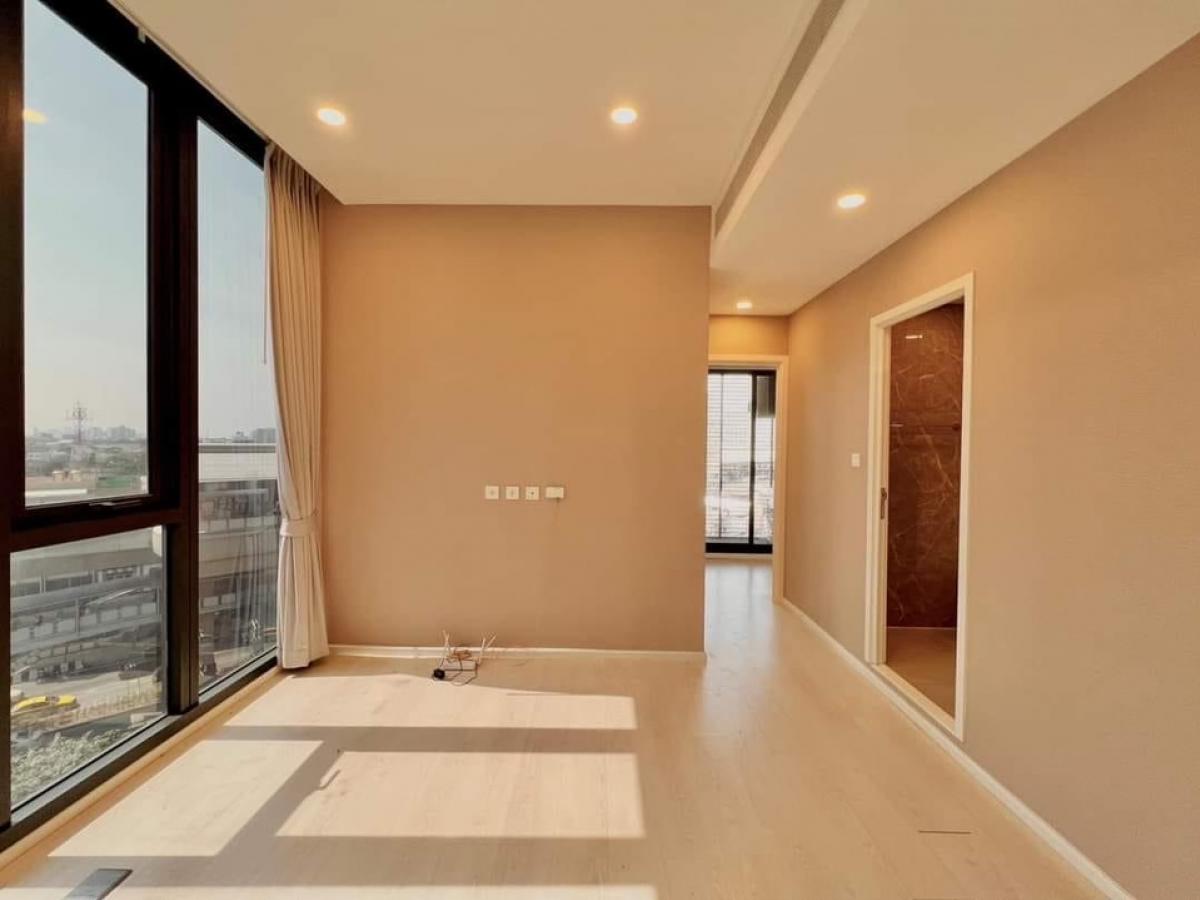 ขายคอนโดเกษตรศาสตร์ รัชโยธิน : 📢👇 Reasonable, affordable, worth price for living or investing as Mazarine Ratchayothin by Grand Unity located very close next to BTS , 180-degree huge city view in the bedroom
