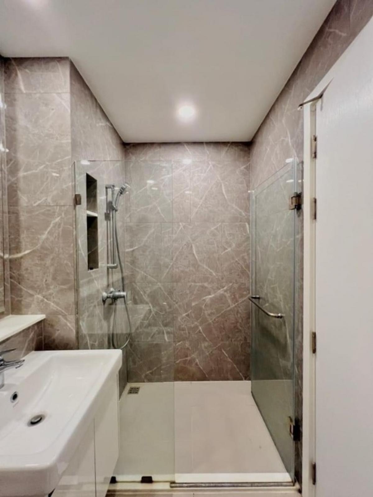 ขายคอนโดเกษตรศาสตร์ รัชโยธิน : 📢👇 Reasonable, affordable, worth price for living or investing as Mazarine Ratchayothin by Grand Unity located very close next to BTS , 180-degree huge city view in the bedroom