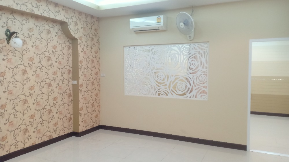 For SaleShop HouseSamut Songkhram : Commercial building, fully furnished, ready to move in @Ekachai, Samut Sakhon
