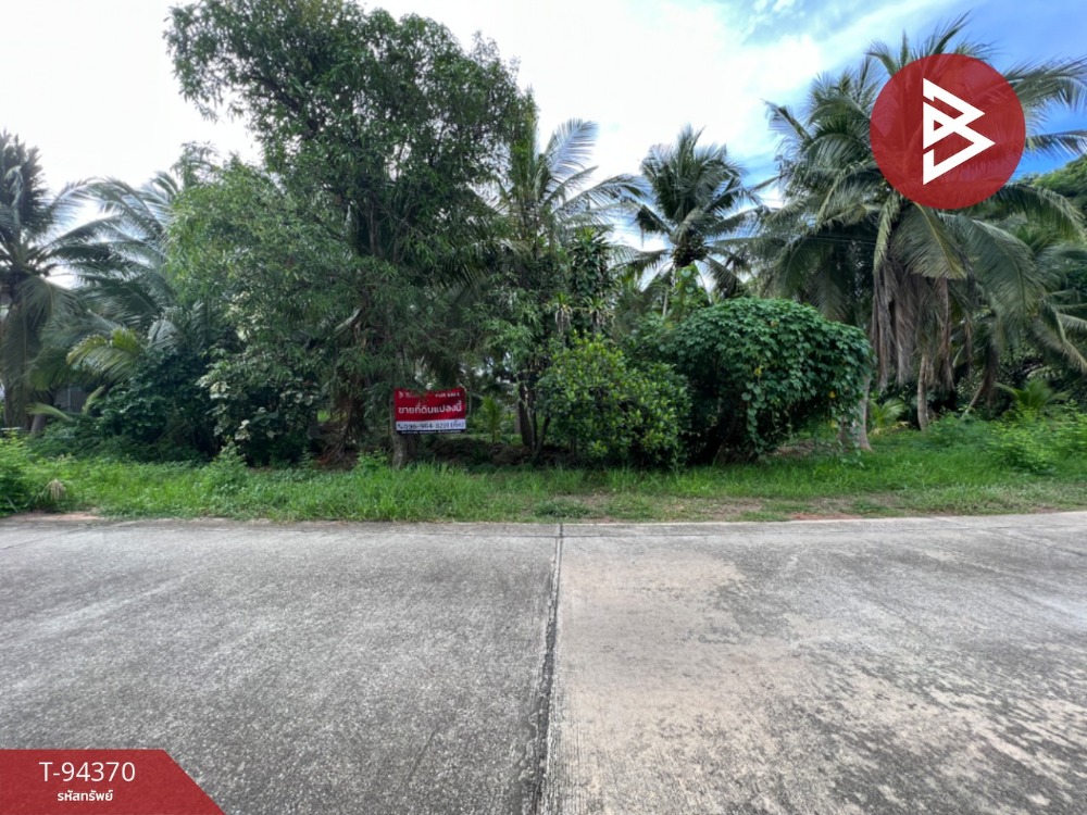 For SaleLandSamut Songkhram : Beautiful land plot for sale, area 1 rai 43.2 square wa, Soi Ban Prok 18, Samut Songkhram, next to the road