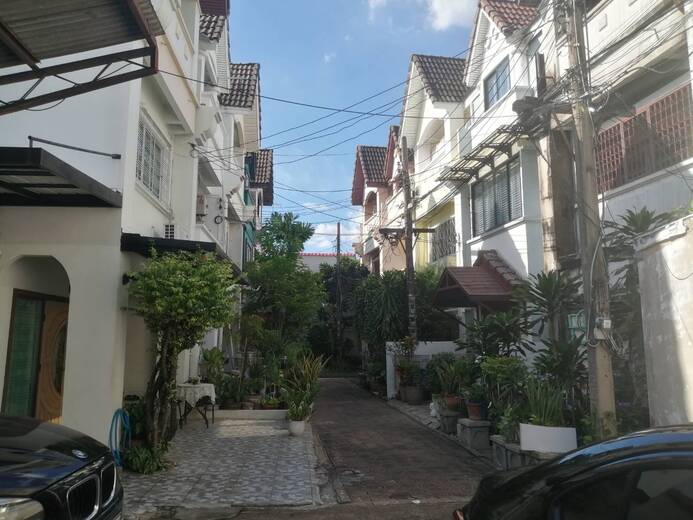 ขายทาวน์โฮมรัชดา ห้วยขวาง : ขายด่วน! อินทามระ 26/1 ห้วยขวาง ทาวน์โฮม 3ชั้น 15.4ตรว. พร้อมที่จอดรถ ใกล้ MRT รัชดา