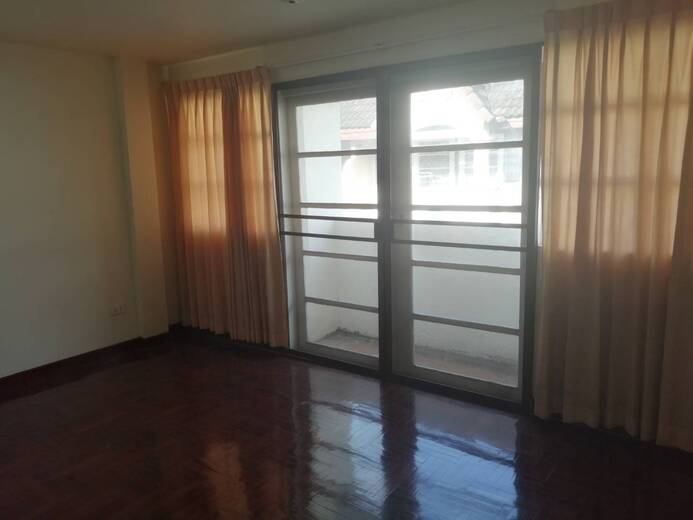 ขายทาวน์โฮมรัชดา ห้วยขวาง : ขายด่วน! อินทามระ 26/1 ห้วยขวาง ทาวน์โฮม 3ชั้น 15.4ตรว. พร้อมที่จอดรถ ใกล้ MRT รัชดา