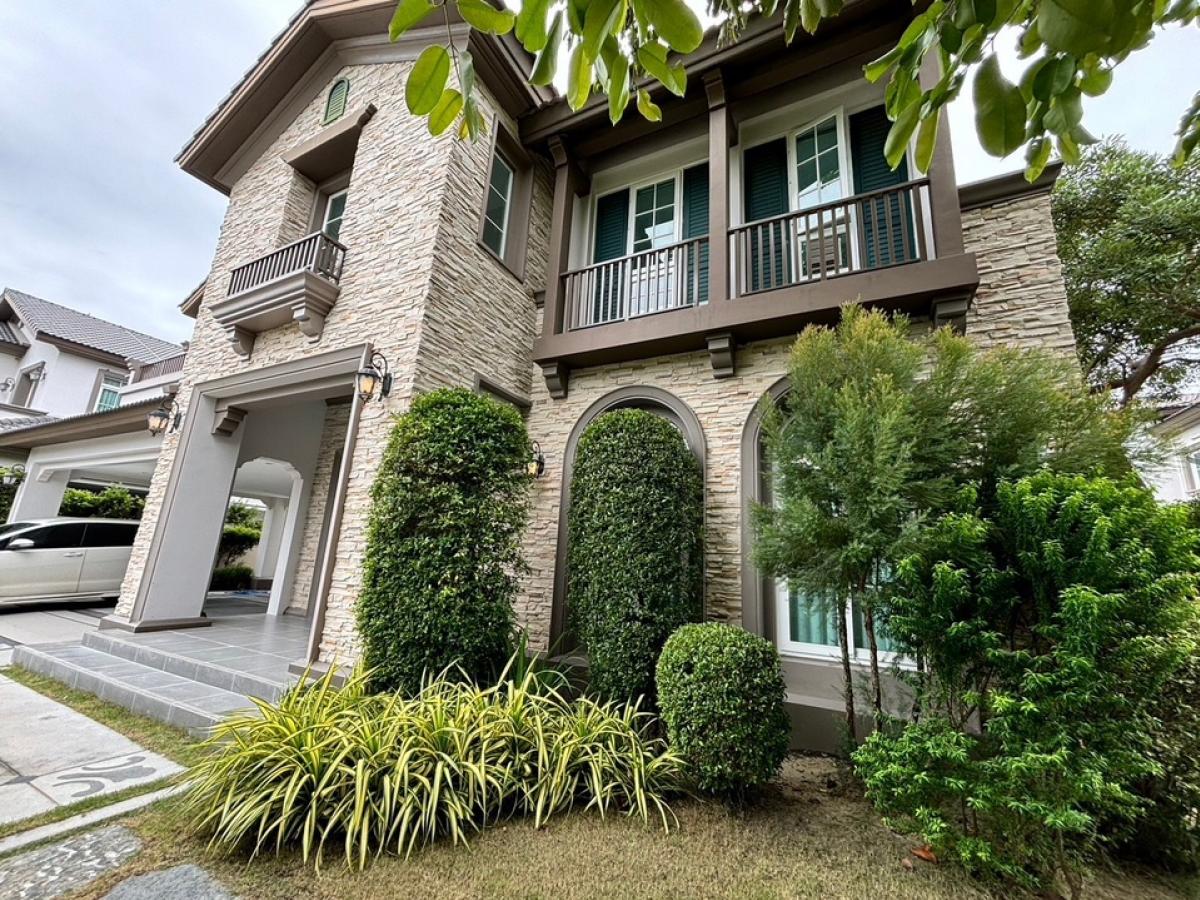 For RentHouseBangna, Bearing, Lasalle : 📢👇For rent / sale Nantawan Bangna KM 7, house in good position as infront of the garden. Near Ikea, Mega Bangna