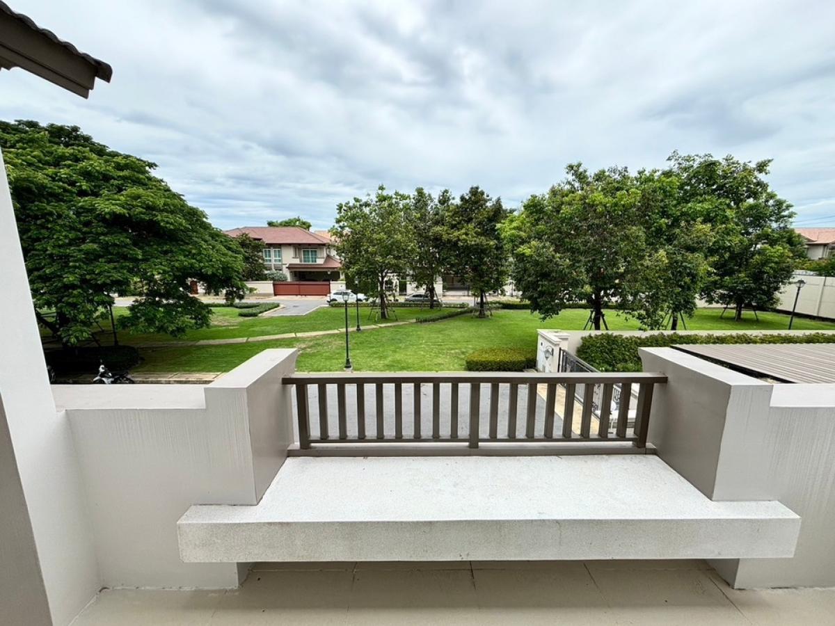 For RentHouseBangna, Bearing, Lasalle : 📢👇For rent / sale Nantawan Bangna KM 7, house in good position as infront of the garden. Near Ikea, Mega Bangna