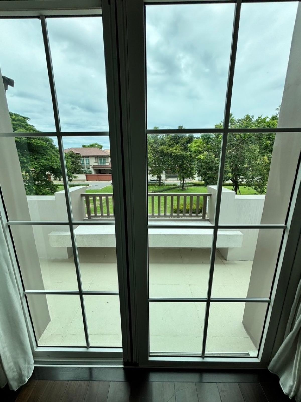 For RentHouseBangna, Bearing, Lasalle : 📢👇For rent / sale Nantawan Bangna KM 7, house in good position as infront of the garden. Near Ikea, Mega Bangna