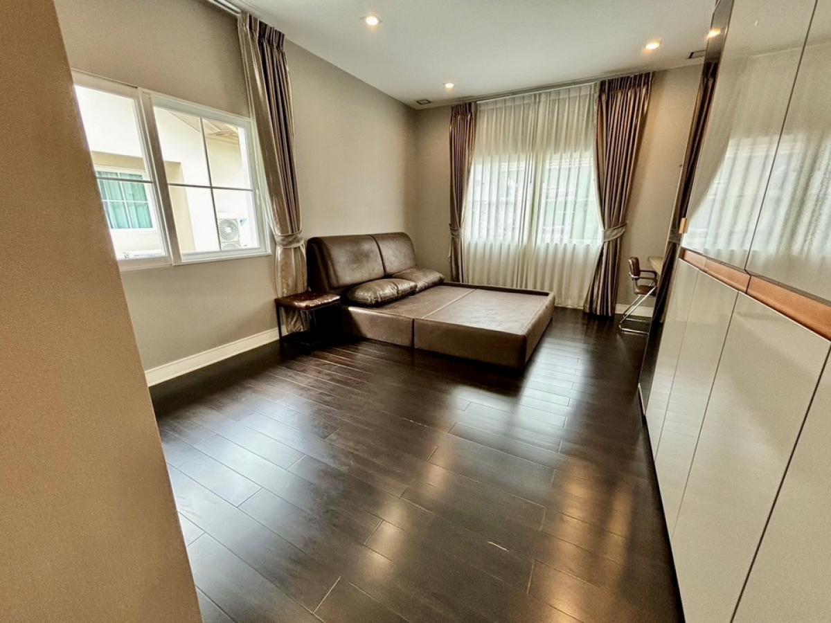 For RentHouseBangna, Bearing, Lasalle : 📢👇For rent / sale Nantawan Bangna KM 7, house in good position as infront of the garden. Near Ikea, Mega Bangna