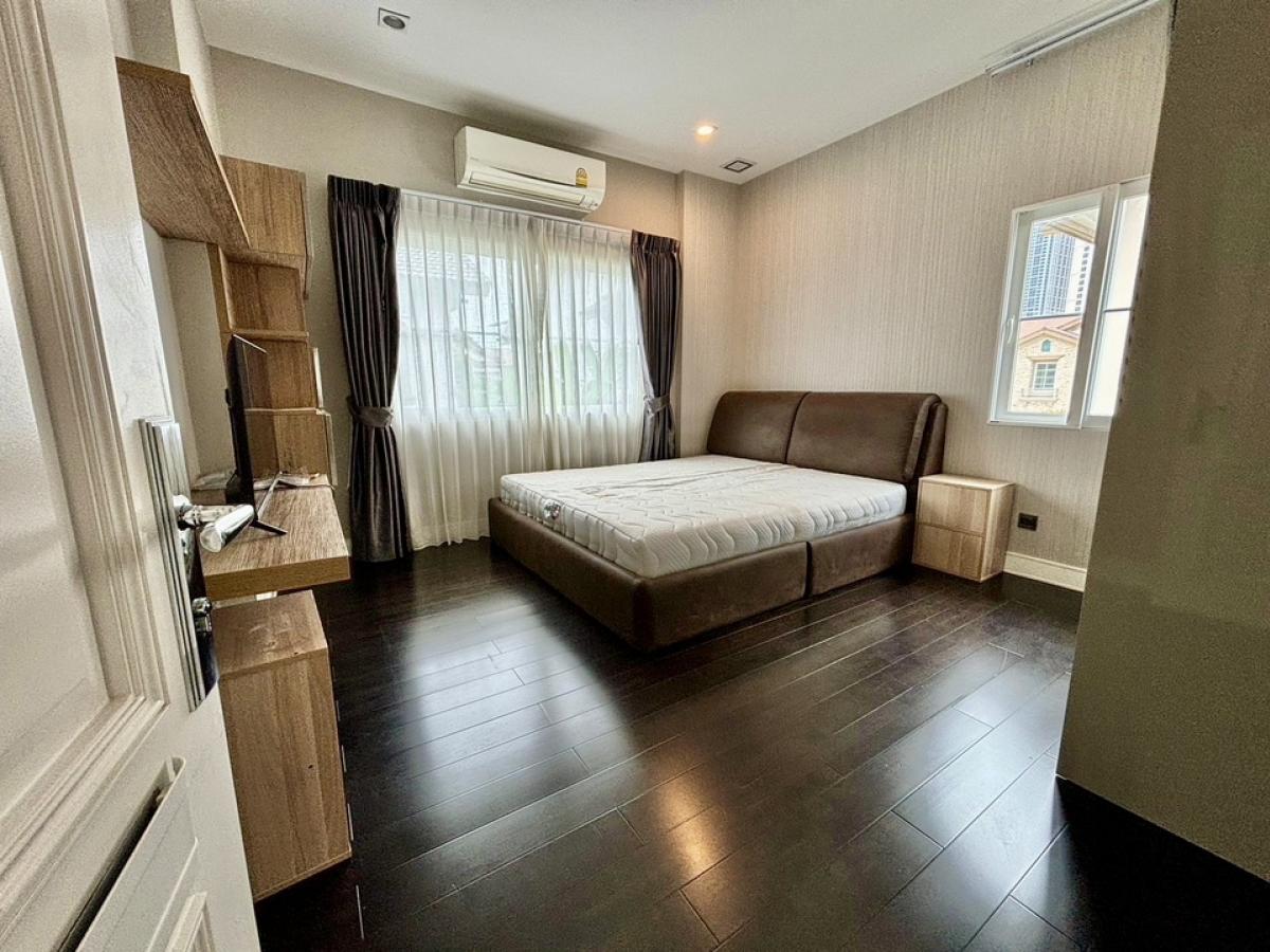 For RentHouseBangna, Bearing, Lasalle : 📢👇For rent / sale Nantawan Bangna KM 7, house in good position as infront of the garden. Near Ikea, Mega Bangna